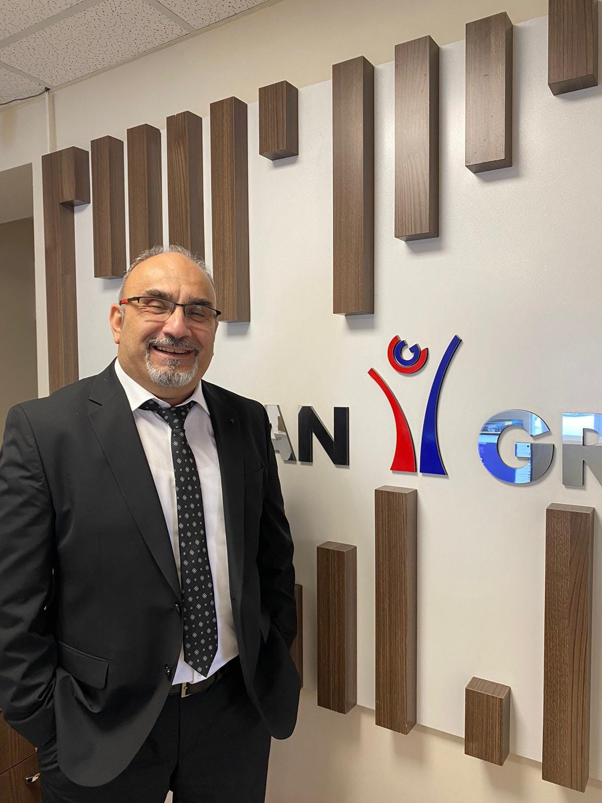 Yener Üstündağ
